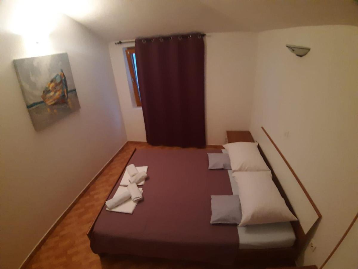 Apartments Knezic Igrane Exterior photo