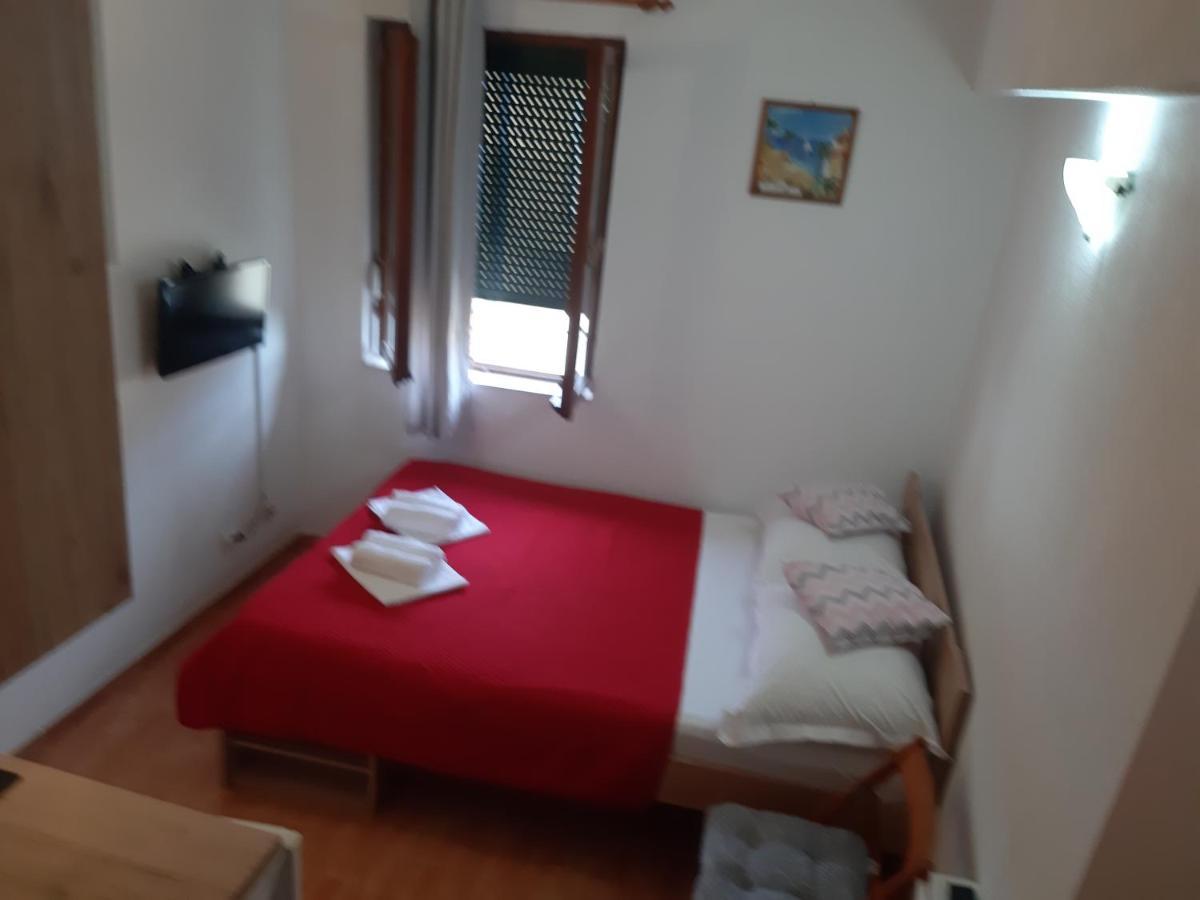 Apartments Knezic Igrane Exterior photo
